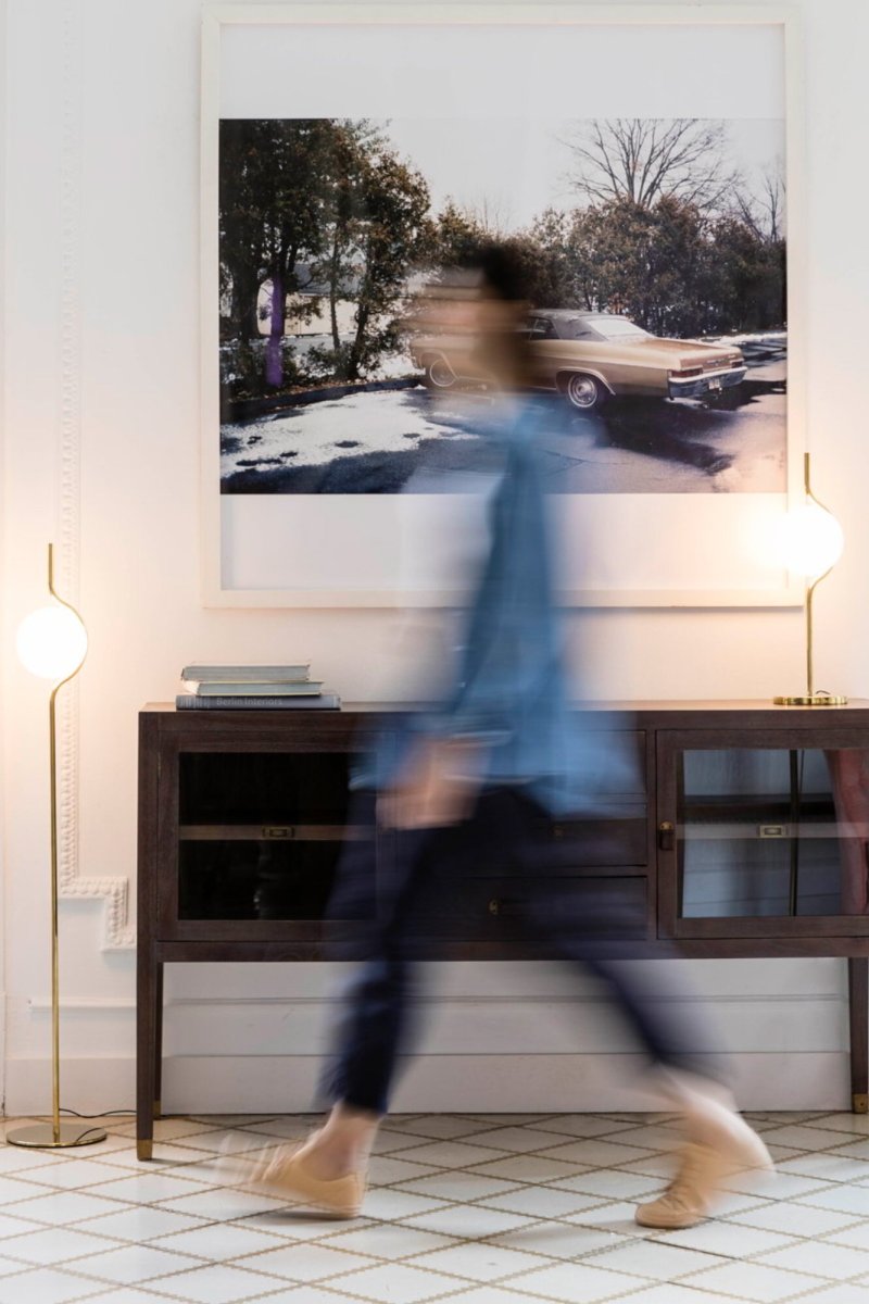 Le Vita Guld gulvlampe Fra Faro Barcelona - Le Vita er en designserie fra Nahtrang, der er kendetegnet ved sin elegante enkelhed.