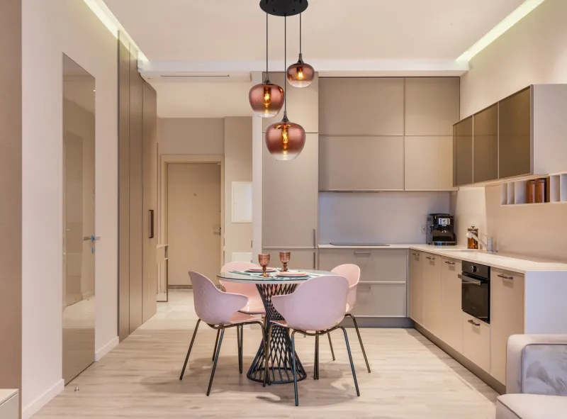 Maxy Ø48 Kobber loftslampe Fra Globo Lighting - Den mattsvarta och krompl&auml;terade metallstommen ger lampan en modern och sofistikerad look, medan de kopparf&auml;rgade glaskuporna med en klar och tonad gradient skapar en unik ljusupplevelse.