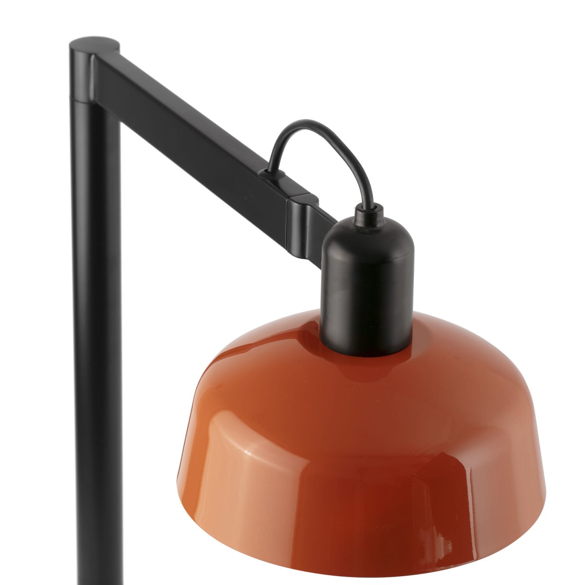 Tatawin 58cm Rød-orange skrivebordslampe Fra Faro Barcelona - Tatawin er en bordlampe med en sort struktur og en rød-orange metalskærm, der giver et rettet, fokuseret lys.
