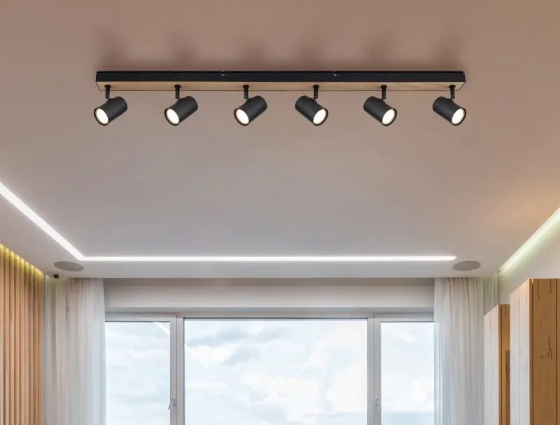 Robby 6 Natur spotlight Fra Globo Lighting - Robby &auml;r en&nbsp;stilren&nbsp;takspotlight som imponerar med sin eleganta design i mattsvart metall och MDF i tr&auml;-look.