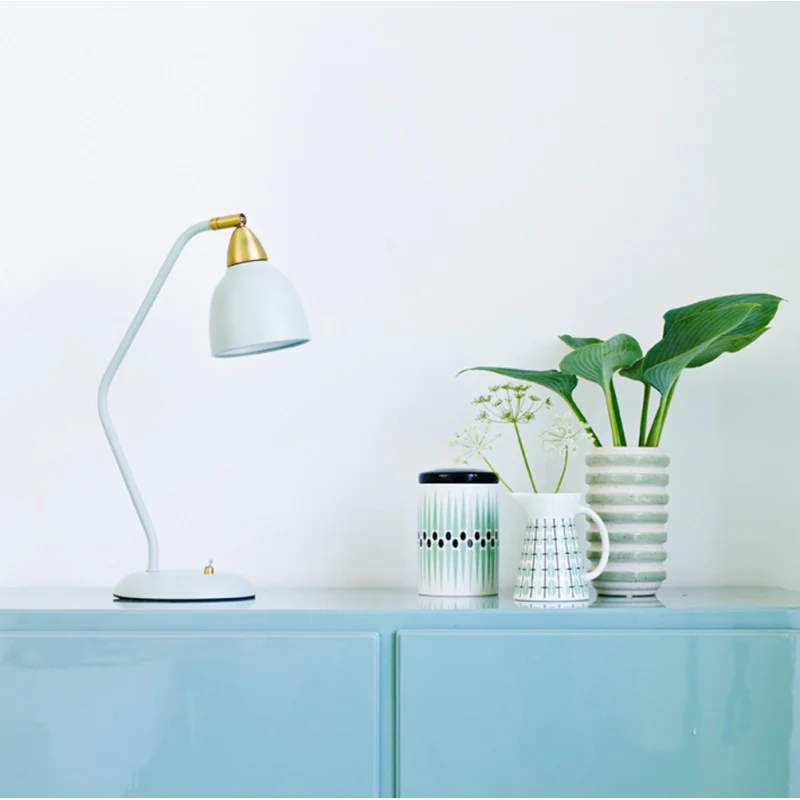 Urban 45cm Lysegrøn skrivebordslampe Fra Superliving - Med Urban får du en lampe, der ikke kun lyser op i dit rum, men også; din indretning!