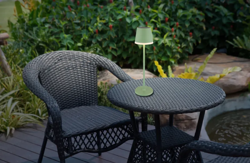 Bordslampa LED Grøn solcellelampe Fra Globo Lighting - Den diskreta designen sm&auml;lter in i alla milj&ouml;er och med IP44-klassning &auml;r den t&aring;lig mot v&auml;der och vind.