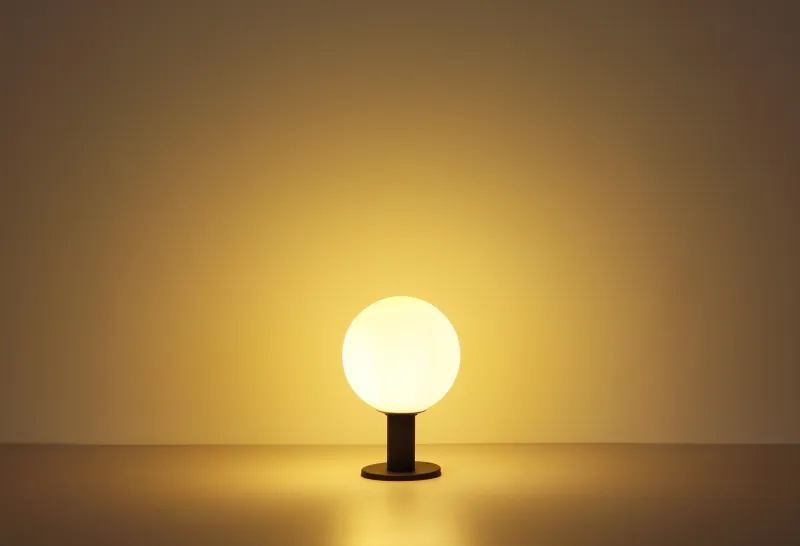 Ossy 38cm Antracit Fra Globo Lighting - Ossy er en stilfuld portlampe med IP44, en moderne tilføjelse til din have eller terrasse.