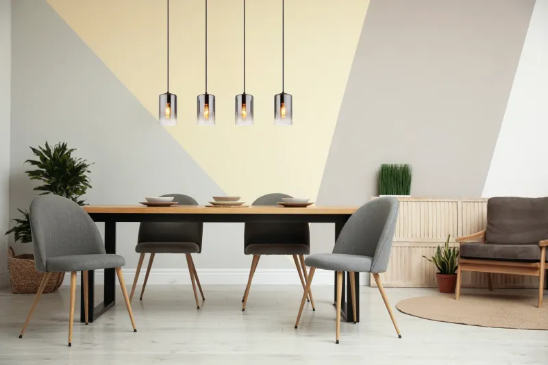 Roy 86cm Røgfarvet loftslampe Fra Globo Lighting - Roy takpendel kombinerar modern design med funktionalitet och blir en elegant detalj i ditt hem.