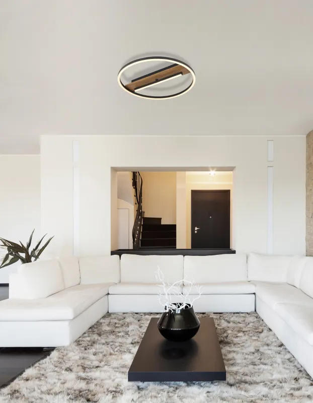 Pikara Ø40 Træ plafond Fra Globo Lighting - Lampan &auml;r tillverkad i metall med tr&auml;effekt, vilket tillf&ouml;r en varm och naturlig k&auml;nsla.