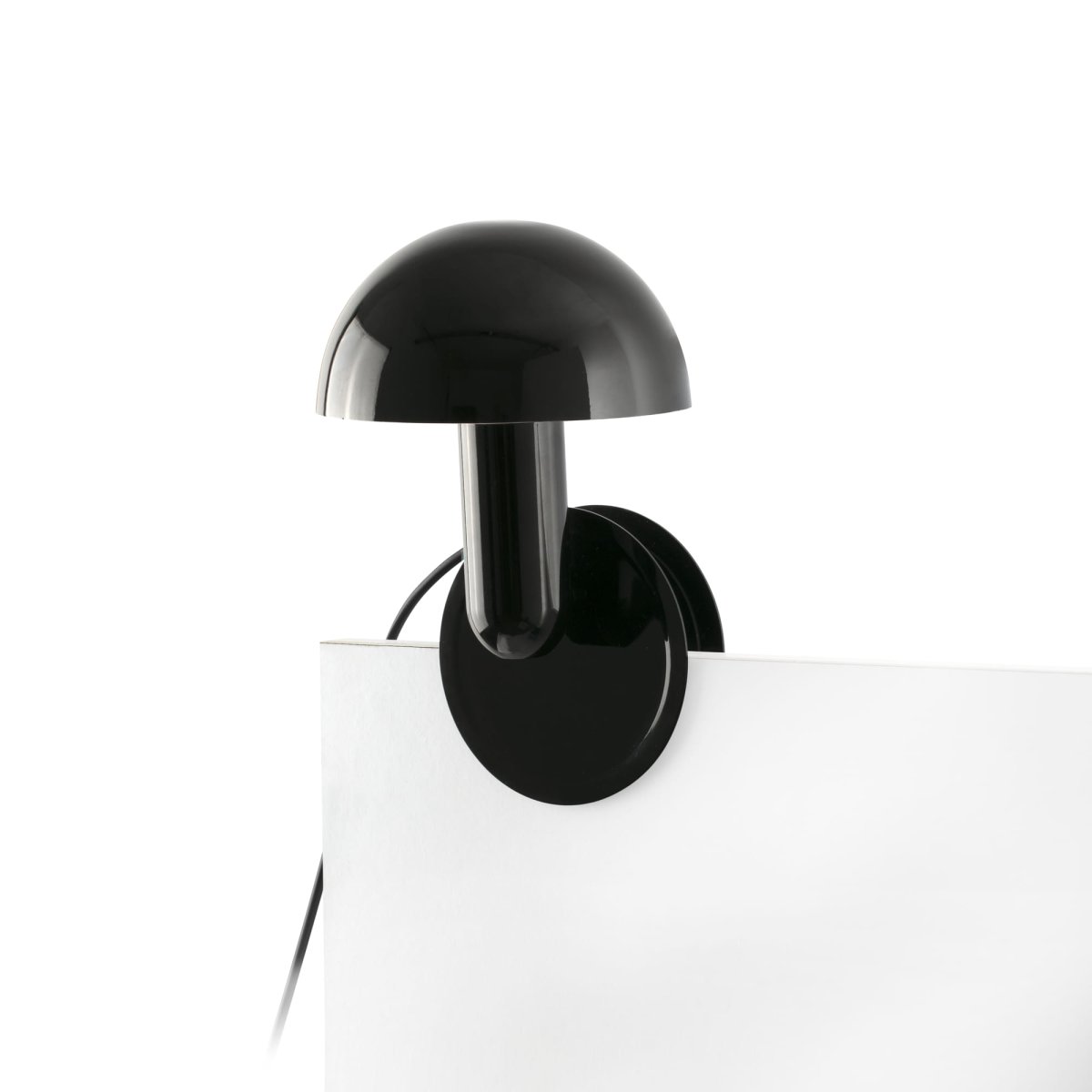 Bela 24cm Sort skrivebordslampe Fra Faro Barcelona - Takket v&aelig;re dens smarte klemmefunktion kan den nemt fastg&oslash;res til hovedg&aelig;rder, hylder eller skriveborde - perfekt til b&aring;de arbejde og afslapning.
