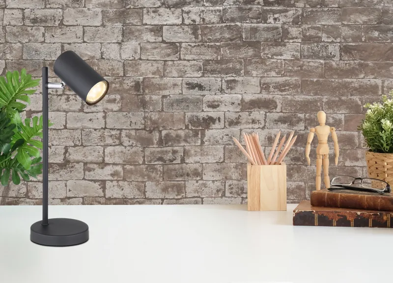 Robby 35cm Sort skrivebordslampe Fra Globo Lighting - Robby &auml;r en praktisk skrivbordslampa som blir ett stilfullt tillskott till ditt hem.