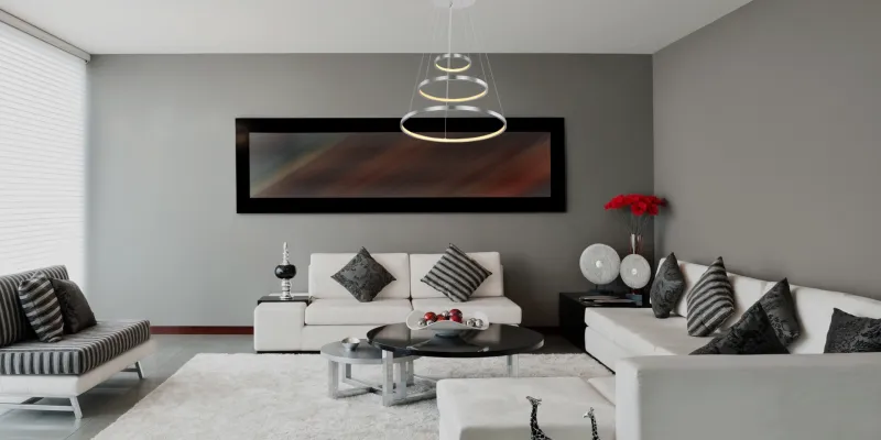 Ralph Ø50 Nikkel loftslampe Fra Globo Lighting - Designad med tre ringar och en h&ouml;jd p&aring; 120 cm, ger den ett unikt och stilrent uttryck.