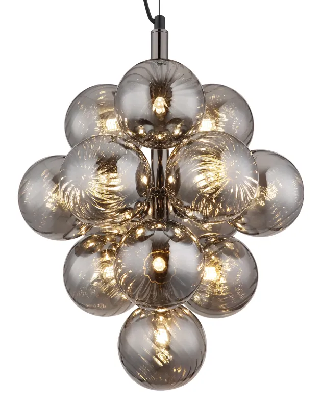 Conor Ø40 Røgfarvet loftslampe Fra Globo Lighting - Den har 13st dekorativa r&ouml;kf&auml;rgade glaskupor som alla omfamnar en ljusk&auml;lla vilket skapar en fin och harmonisk ljusspridning i rummet.