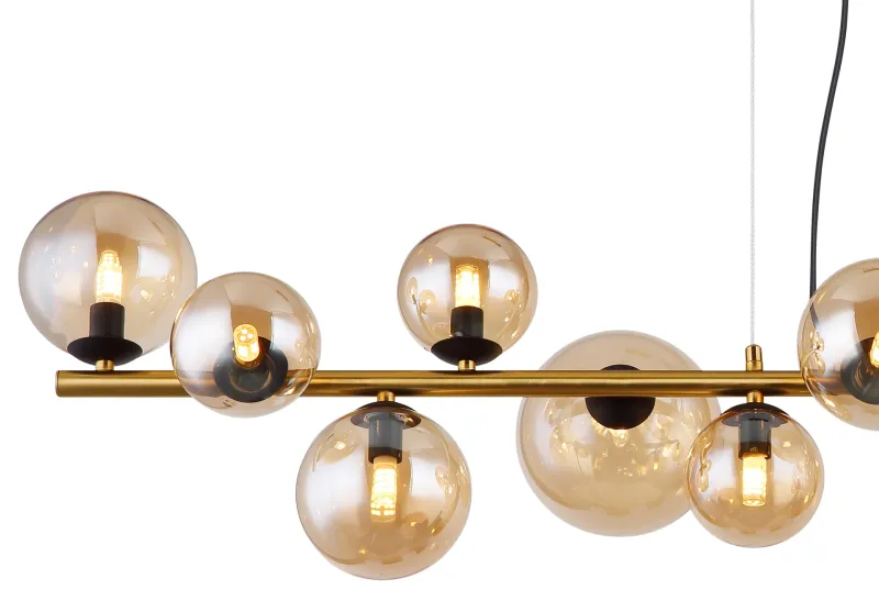 Riha 120cm Rav loftslampe Fra Globo Lighting - Lampan &auml;r av matt m&auml;ssingsf&auml;rgad metall och ger ditt hem en lyxig och inbjudande atmosf&auml;r.