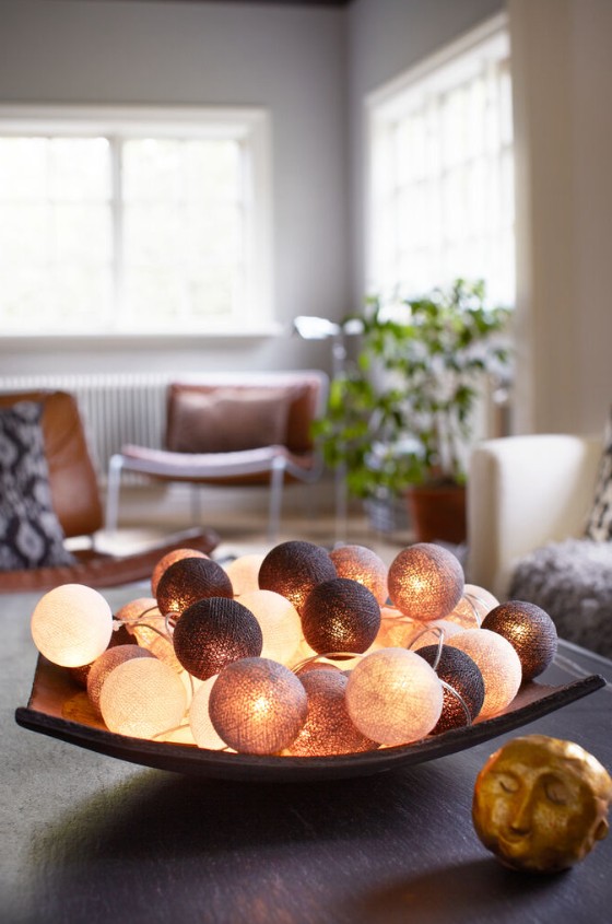 Irislights Brownie 35-lights Brun Fra Irislights - Lysk&aelig;den leveres med kugler, der er h&aring;ndlavede i bomuld og polyester i forskellige brune nuancer, der spreder et flot sk&aelig;r, n&aring;r de er t&aelig;ndt.