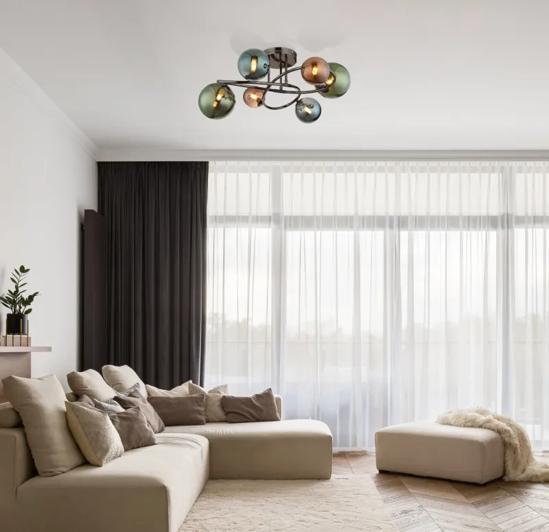 Riha Ø65 Flerfarvet plafond Fra Globo Lighting - De olika glaskulorna i brons, gr&ouml;nt och petrol ger lampan en dynamisk och lekfull karakt&auml;r samtidigt som de skapar en visuellt intressant ljusbild.
