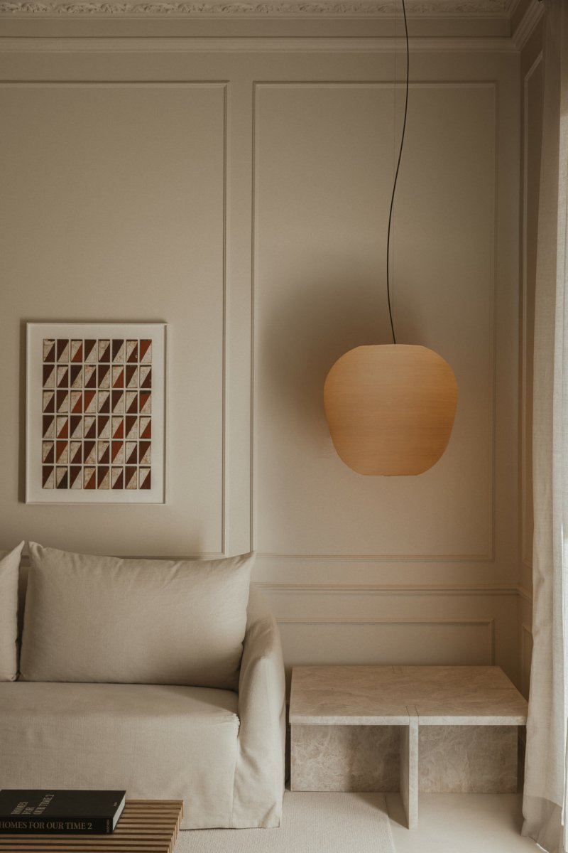 Tierra Ø52 Beige loftslampe Fra Faro Barcelona - N&aring;r lampen t&aelig;ndes, bliver den til en lysskulptur med en st&aelig;rk visuel tilstedev&aelig;relse.