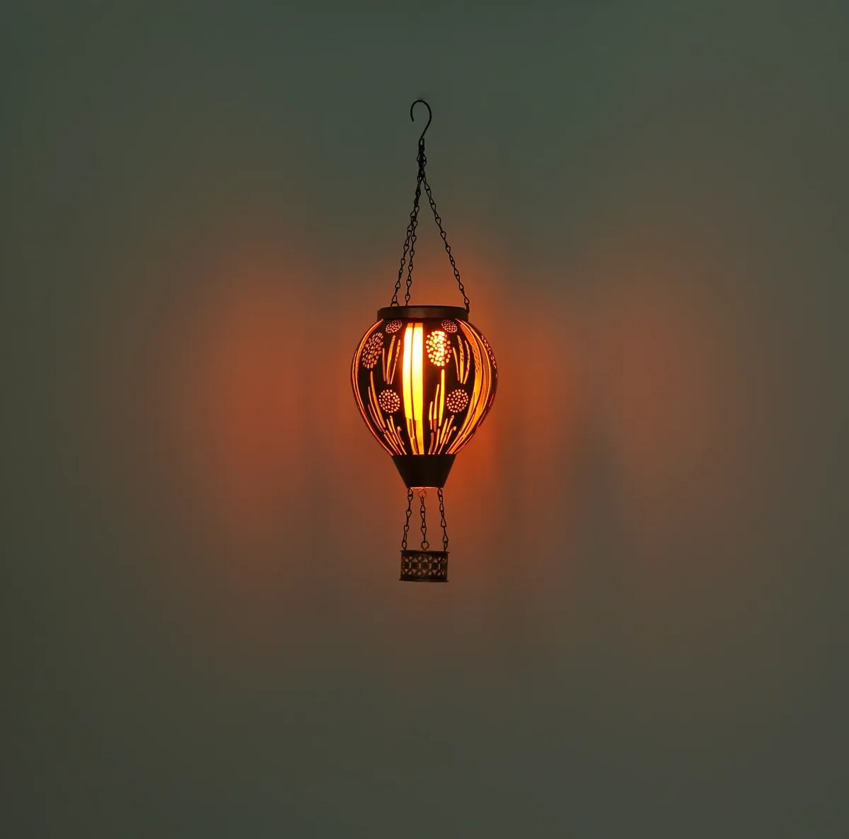 Balloon Kobber solcellelampe Fra Globo Lighting - En unik och st&auml;mningsfull detalj som ger utomhusmilj&ouml;n en lekfull och elegant touch!