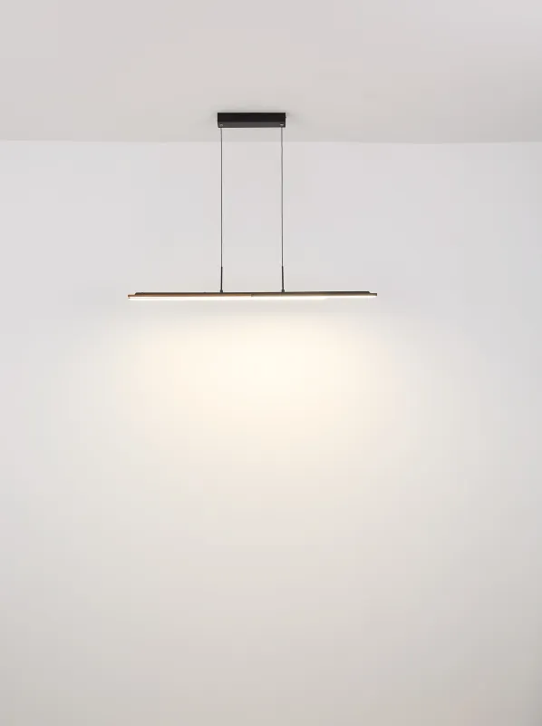 Quito 100cm Natur loftslampe Fra Globo Lighting - &nbsp;Sk&auml;rmen &auml;r tillverkad av aluminium och har en opalinl&auml;ggning i silikon som s&auml;kerst&auml;ller en mjuk och j&auml;mn ljusf&ouml;rdelning.