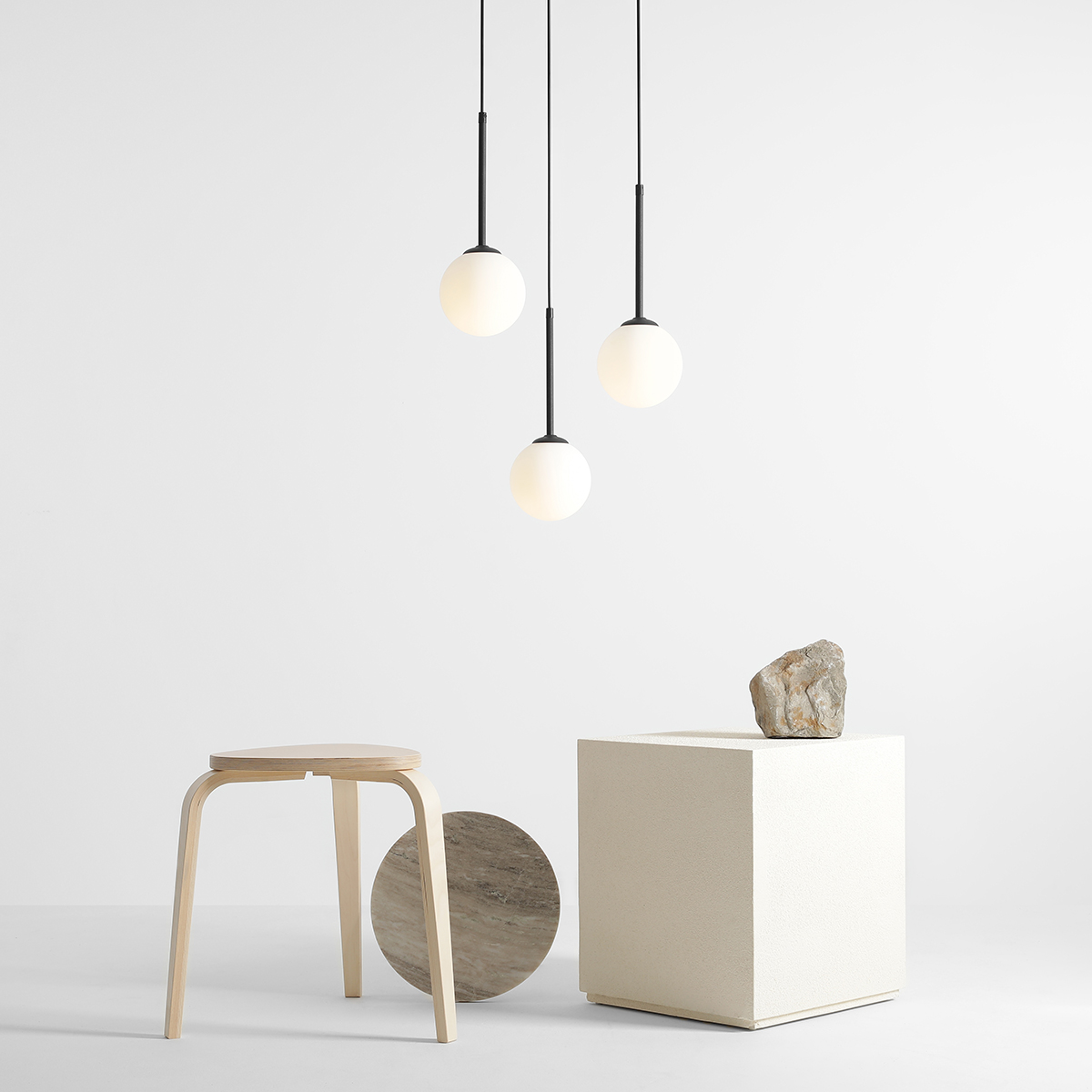 Bosso Ø44 Sort loftslampe Fra Artera - Kombinationen af minimalistisk form og sofistikeret belysning gør denne lampe til et fremragende valg til moderne interiør, der søger elegance og funktionalitet.
