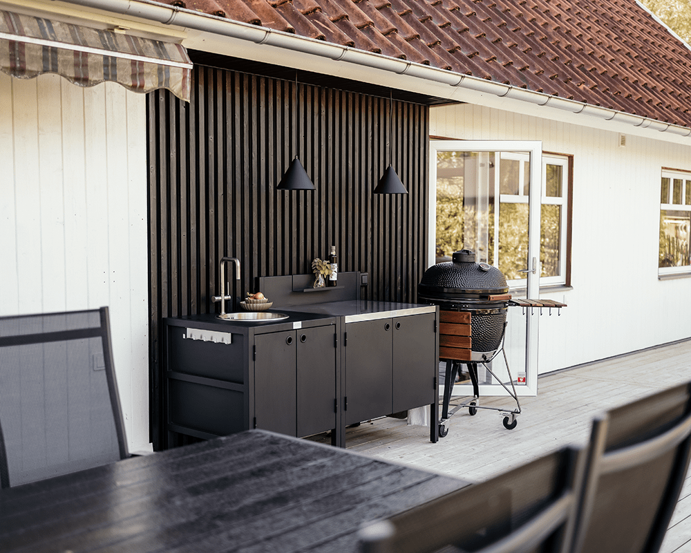 Tratt Ø25 IP44 Sort Fra Westal - Med sin klassiske form og eksklusive finish er lampen b&aring;de en funktionel lyskilde og en dekorativ indretningsdetalje.