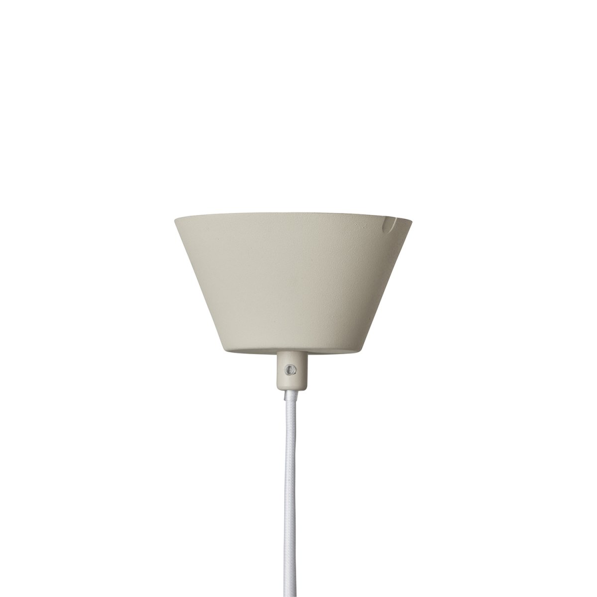 Down Ø15 Lys beige loftslampe Fra CO Bankeryd - Down 15 loftlampen har et ungdommeligt og tidssvarende design, der med sit stemningsfulde lys passer perfekt over spisebordet.