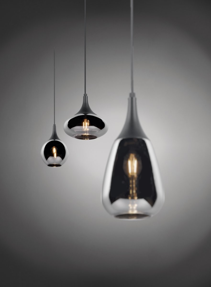 Lumina 68cm Sort loftslampe Fra Trio Lighting - De tre sk&aelig;rmes forskellige former og kombinationen af metal og glas skaber en smuk og unik lysstemning, og giver din spiseplads et moderne touch.