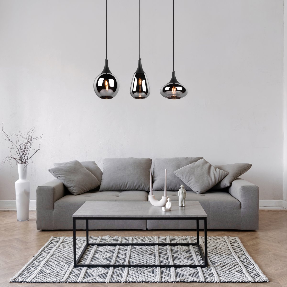 Lumina 68cm Sort loftslampe Fra Trio Lighting - De tre sk&aelig;rmes forskellige former og kombinationen af metal og glas skaber en smuk og unik lysstemning, og giver din spiseplads et moderne touch.