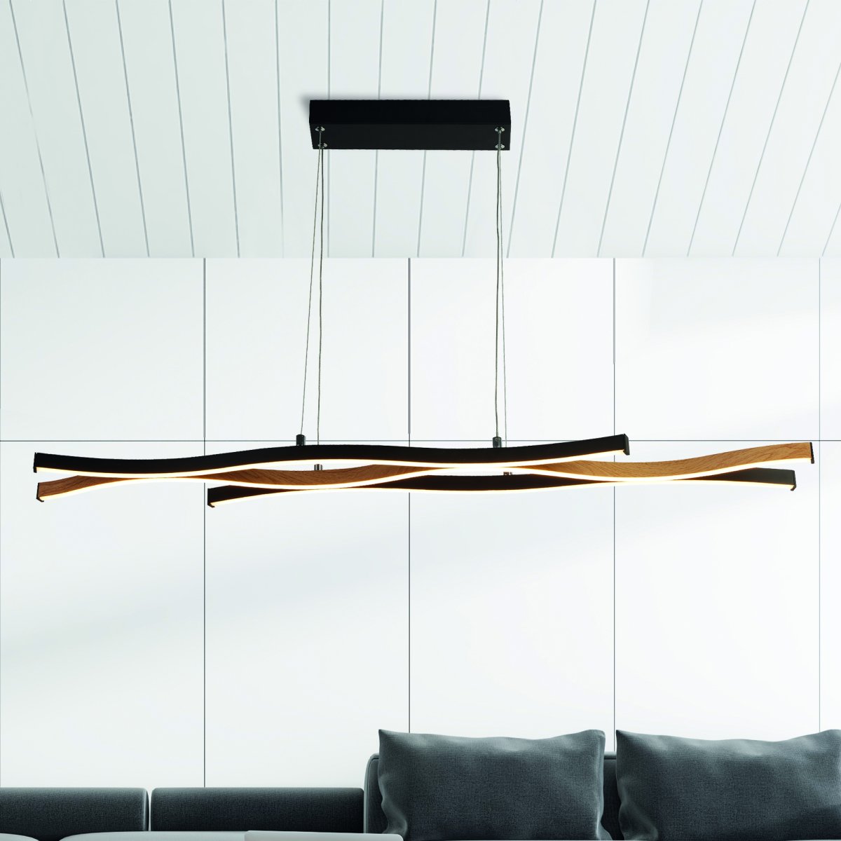 Bloom 108cm Sort loftslampe Fra Searchlight - Bloom pendel i sort metal og træeffekt er en imponerende indretningsdetalje, der kombinerer stil og funktion til at løfte stuen eller spisestuen.