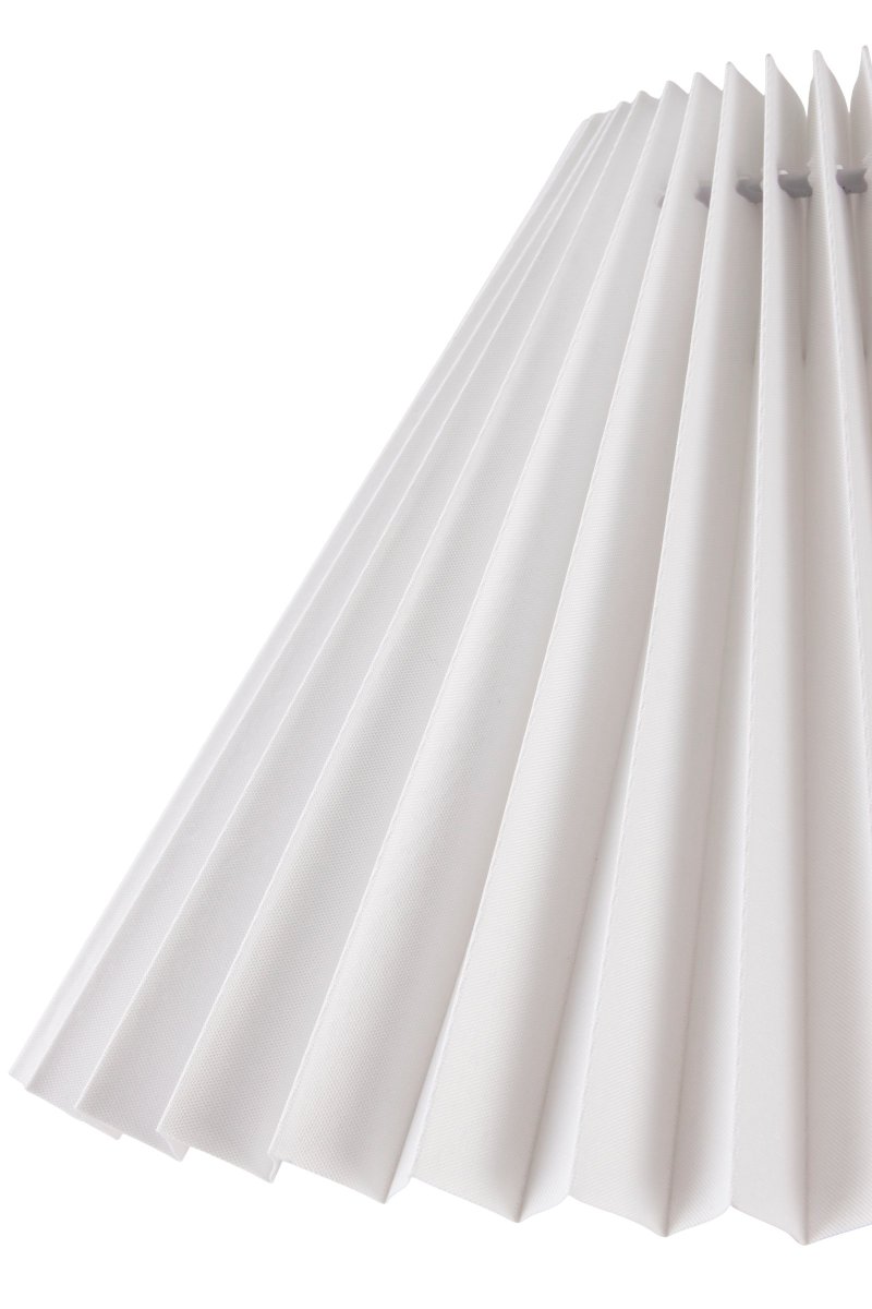 Flora 46cm Terracotta bordlampe Fra Globen Lighting - Johanna ville designe en lampe, der blev skabt af materialer, farver og former, der reflekteres i naturen, og som passer ind i b&aring;de landlige og moderne omgivelser.