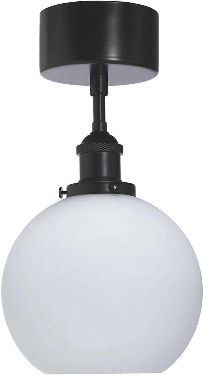 Omega Ø20 Hvid plafond Fra PR Home - Loftslampe med krogophæng i klassisk design, samt chassis af opalglas og metal i matsort overfladefinish.