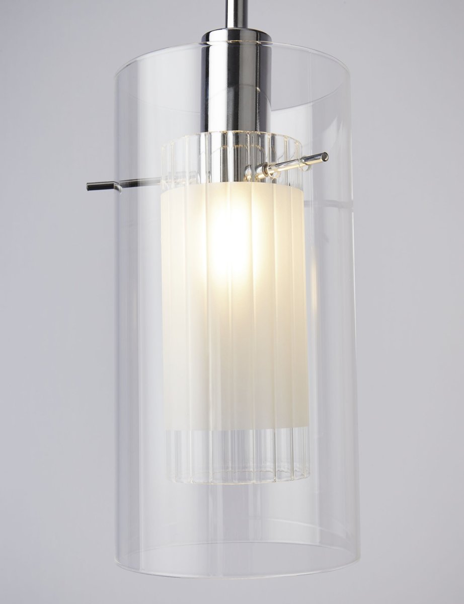 Duo 70cm Chrom loftslampe Fra Searchlight - Duo pendellampe i krom med 3 dobbeltcylindrede glasskærme giver et moderne og stilfuldt indtryk i køkkenet eller spisestuen, perfekt over et køkken- eller spisebord.