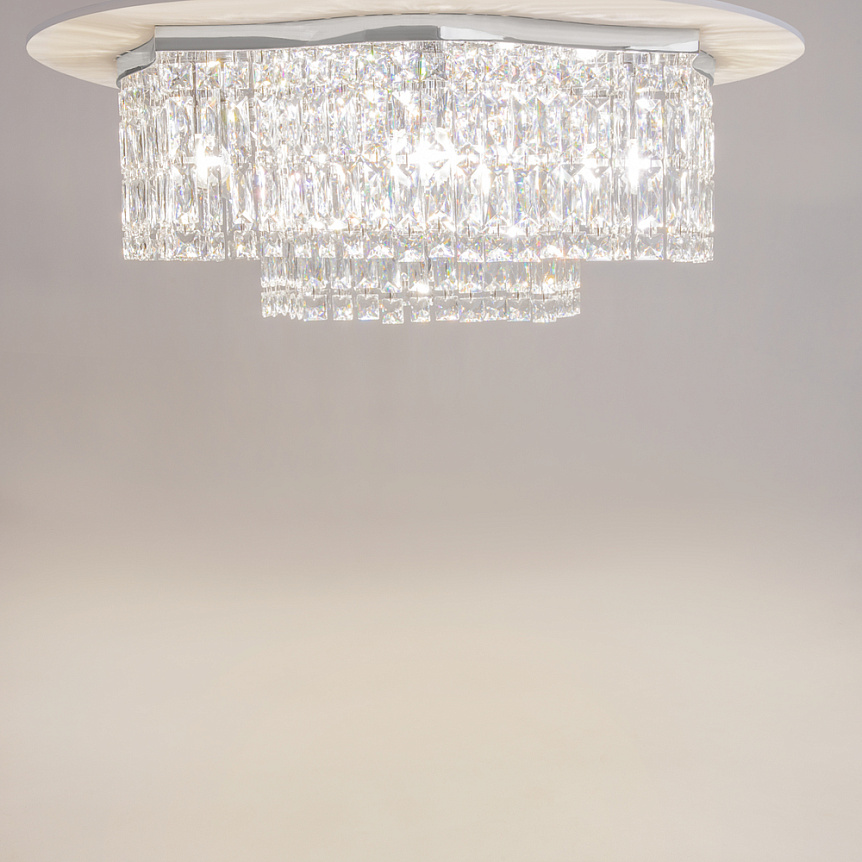 Dune Ø60 Chrom krystal Fra Maytoni - De funklende prismer fanger lyset og skaber en luksuri&oslash;s atmosf&aelig;re i rummet.