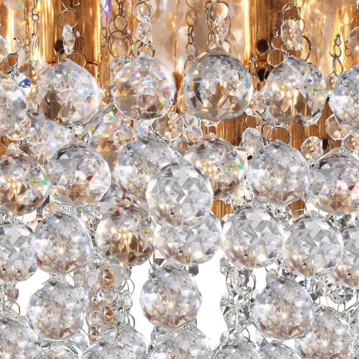 Hanna Ø55 Guld plafond Fra Searchlight - Den elegante gyldne finish sammen med en guldspejl bagplade fuldender udseendet af denne store, moderne lysekrone.