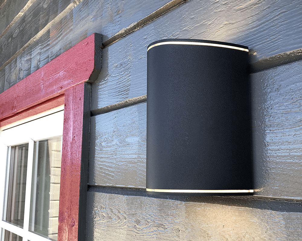 Trius II Sort udendørslampe Fra Westal - Klimaneutralt vægarmatur i ekstruderet aluminium med op/ned lys.