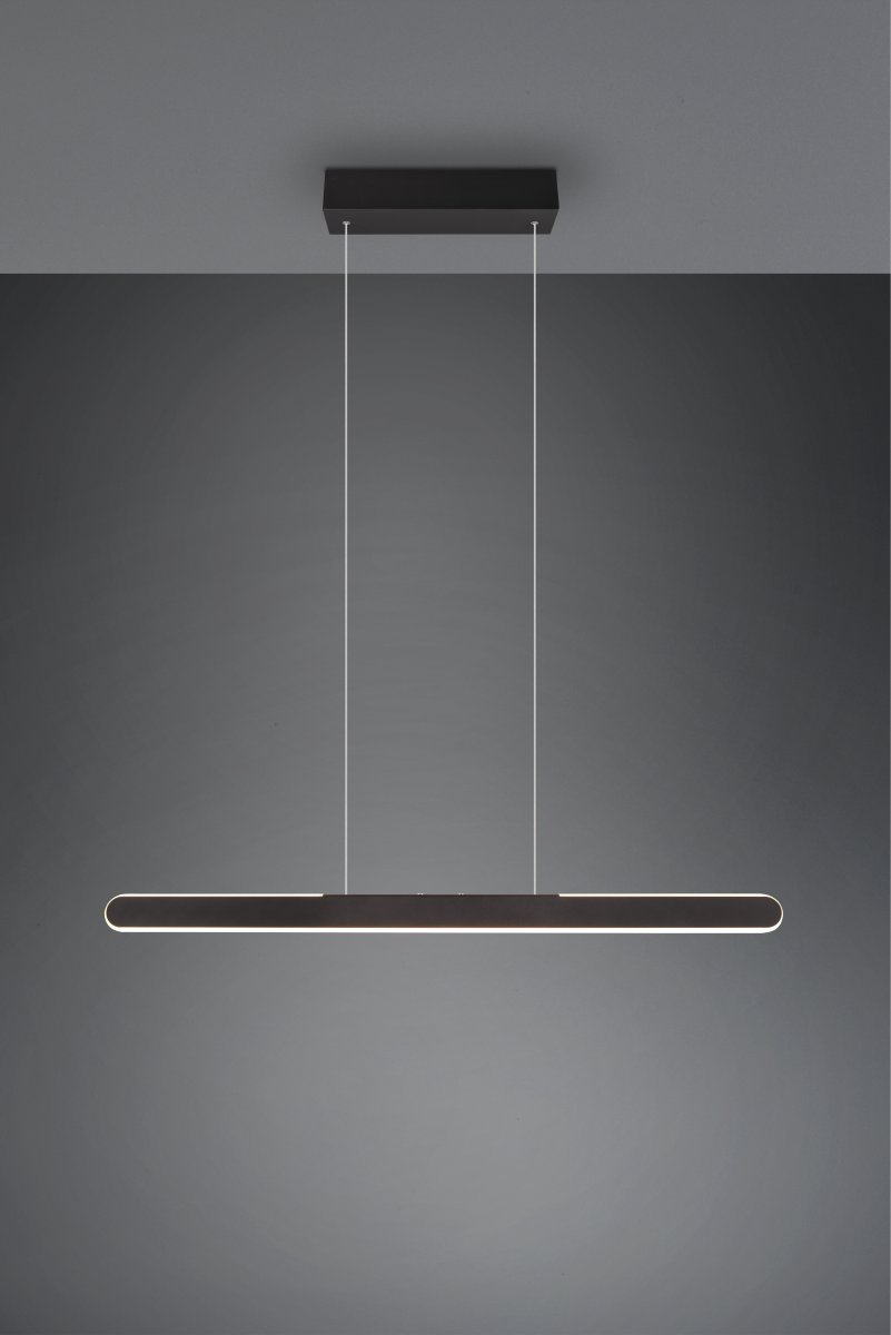 Helios 100cm Sort loftslampe Fra Trio Lighting - Den praktiske højdejustering er særligt værd at nævne, og den integrerede 4-fold touch-funktion giver dig mulighed for nemt at justere både lysstyrke og farvetemperatur med et enkelt tryk.