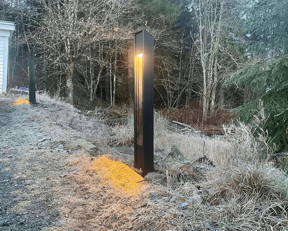 Trius 100cm Sort pullerter Fra Westal - Som tilbehør findes jordankre til indstøbning eller fundamentadaptere til montering i 108mm fundamenter.