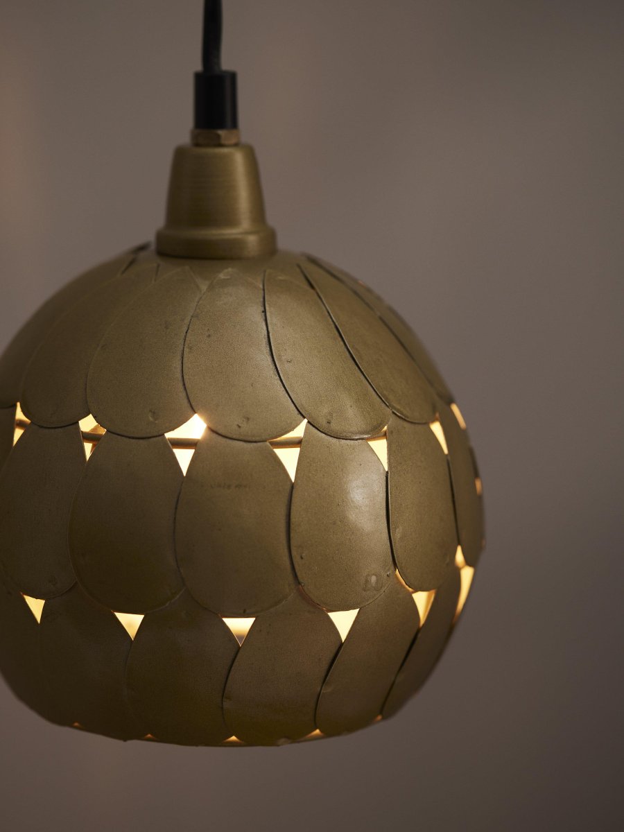 Petal Ø15 Guld vindueslampe Fra PR Home - Peal vindueslampe i metal med messing finish.