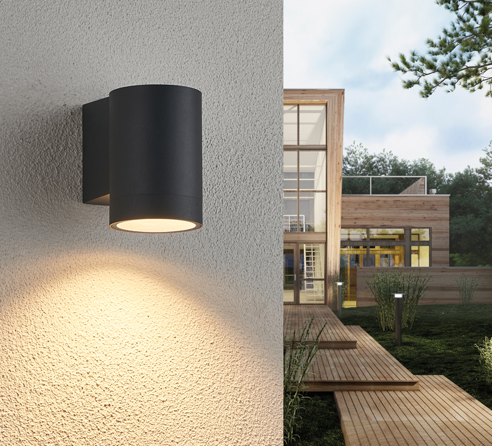 Oden Single Antracit udendørslampe Fra Lampan - Lampan lyser fint ner p&aring; v&auml;ggen och skapar en h&auml;rlig atmosf&auml;r.