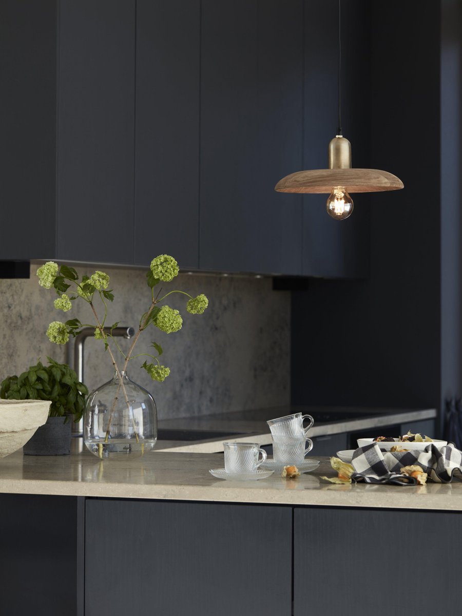 Bliss Ø28 Natur vindueslampe Fra PR Home - Bliss loft-/vindueslampe i mangotr&aelig;; og metal.