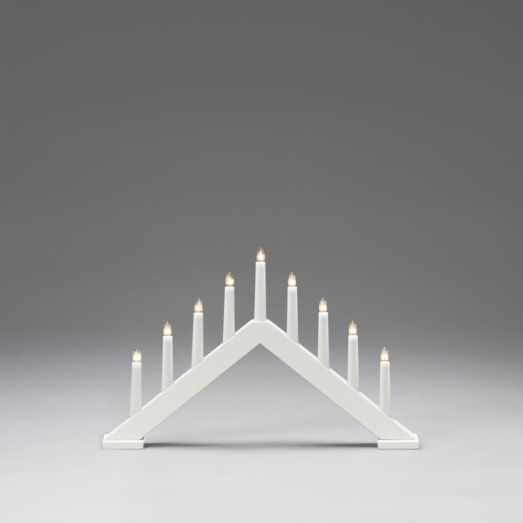 Candelabra 9 Lights Mat hvid Fra Konstsmide - Giv dit hjem en tidl&oslash;s og stilfuld julestemning med denne elegante adventsstage i hvidlakeret tr&aelig;.