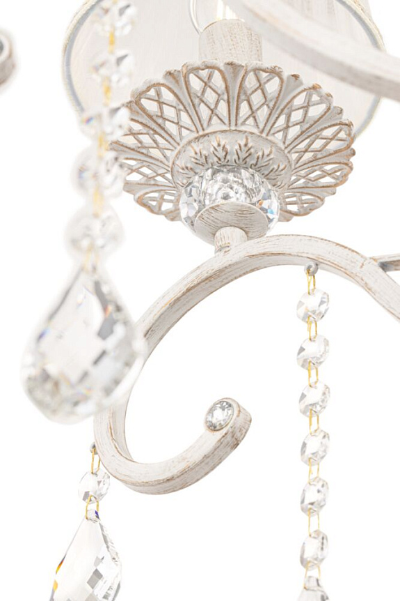 Grace Ø74 Hvid loftslampe Fra Maytoni - Grace er en klassisk metallysekrone med en smuk antik hvid finish.