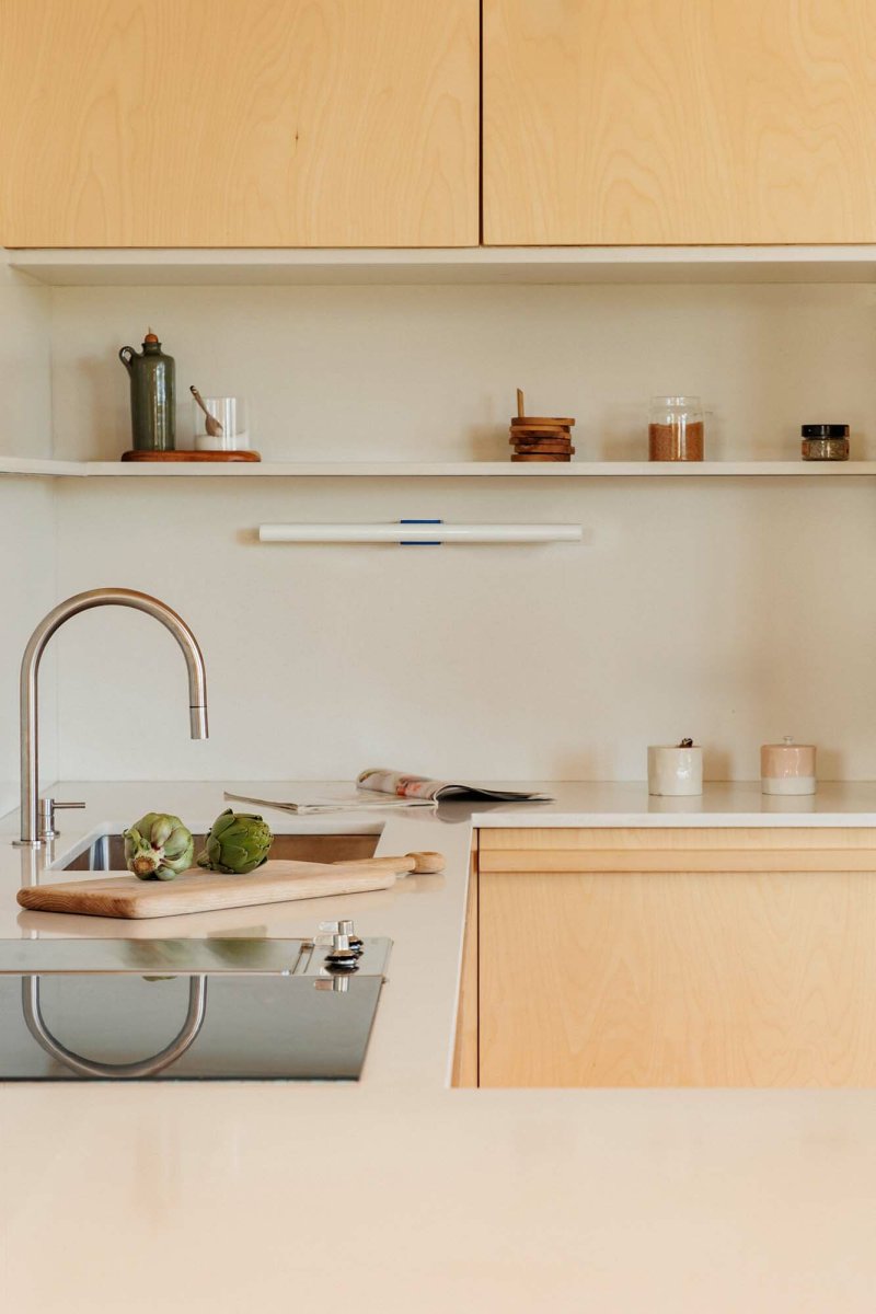 Calma 50cm Blå badeværelseslampe Fra Faro Barcelona - Calma er en v&aelig;glampe i bl&aring; finish, perfekt til generel belysning i f.