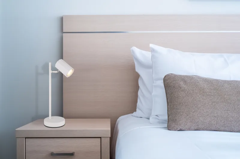 James 35cm Hvid skrivebordslampe Fra Globo Lighting - James &auml;r en modern och funktionell bordslampa som imponerar b&aring;de estetiskt och tekniskt.