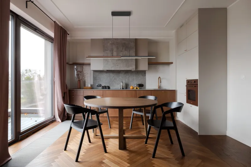 Quito 100cm Natur loftslampe Fra Globo Lighting - &nbsp;Sk&auml;rmen &auml;r tillverkad av aluminium och har en opalinl&auml;ggning i silikon som s&auml;kerst&auml;ller en mjuk och j&auml;mn ljusf&ouml;rdelning.