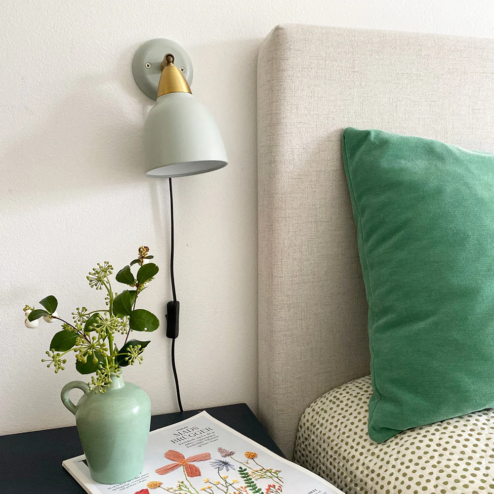 Urban Short Lysegrøn læselampe Fra Superliving - Ideel til sovev&aelig;relset, stuen eller studiet &ndash; Urban Short er en fleksibel og tidl&oslash;s belysningsl&oslash;sning, der fremh&aelig;ver stilen i ethvert rum!