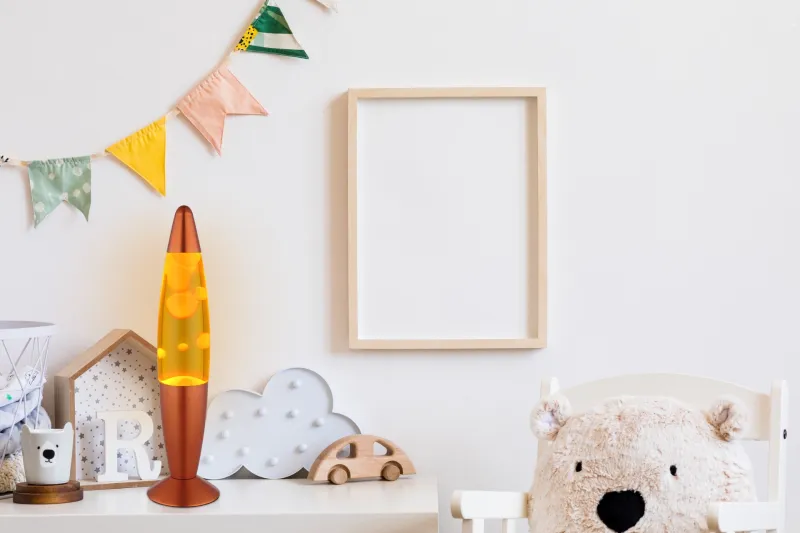 Etna Orange børnelampe Fra Globo Lighting - Etna &auml;r en fascinerande lavalampa med gul v&auml;tska och oranget vax som sm&auml;lter l&aring;ngsamt och skapar hypnotiska ljuseffekter.