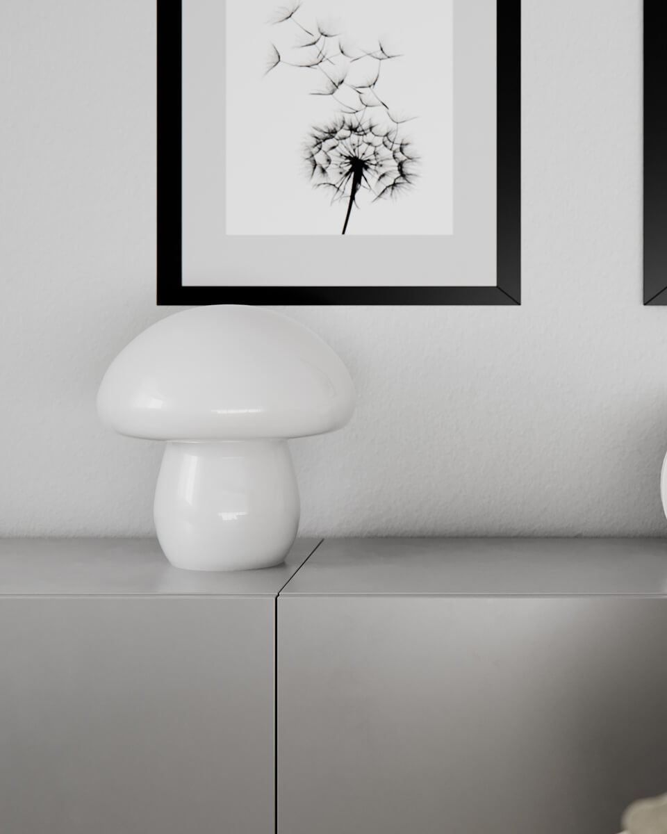 Mira Mushroom 30cm Hvid bordlampe Fra By Rydéns - Lampen er ikke kun en funktionel lyskilde, men ogs&aring; en kunstnerisk detalje, der fremh&aelig;ver dit interi&oslash;r med sit naturinspirerede design og h&aring;ndlavede kvalitet.