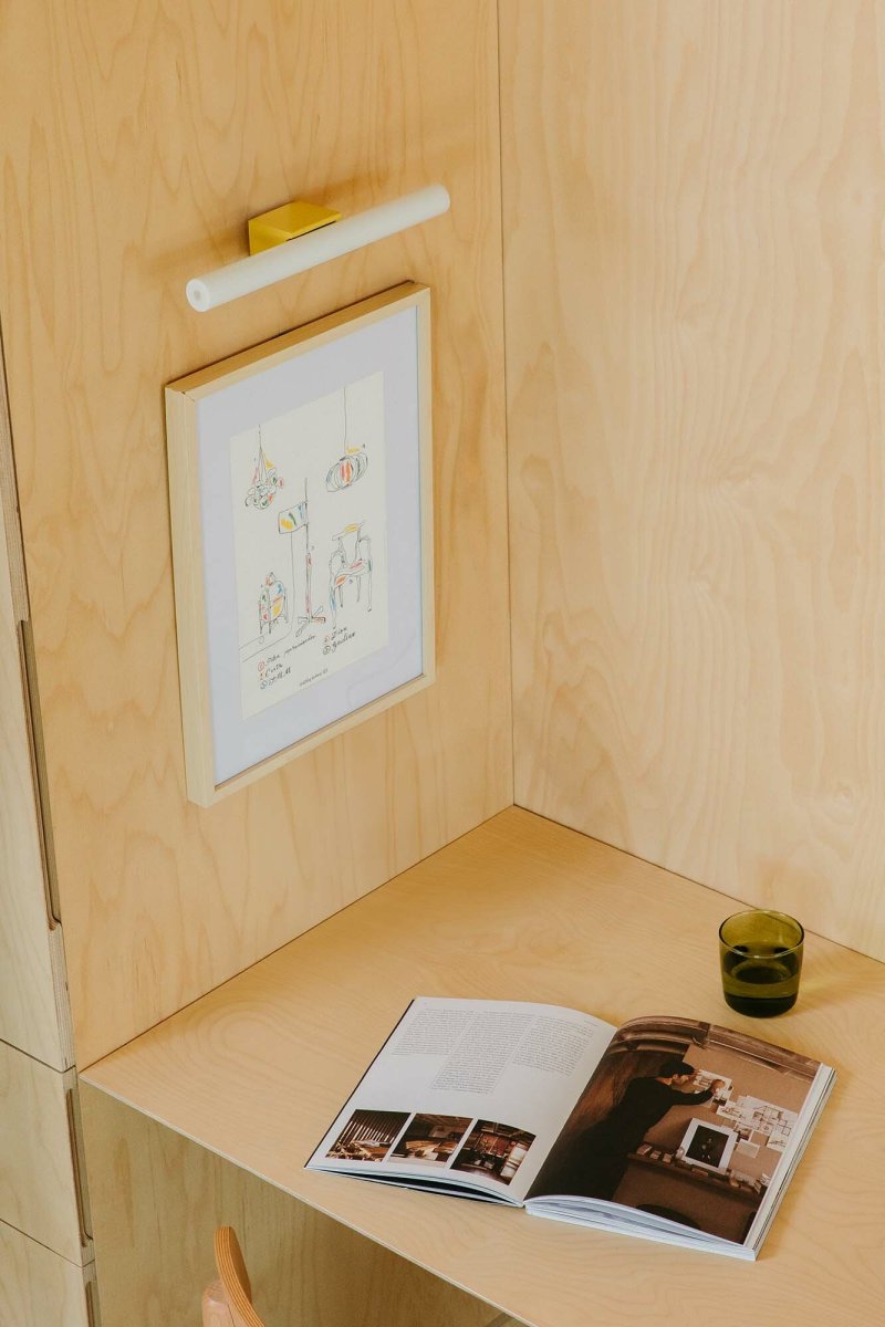 Calma 30cm Gul badeværelseslampe Fra Faro Barcelona - Calma er en v&aelig;glampe i gul finish, perfekt til generel belysning i f.