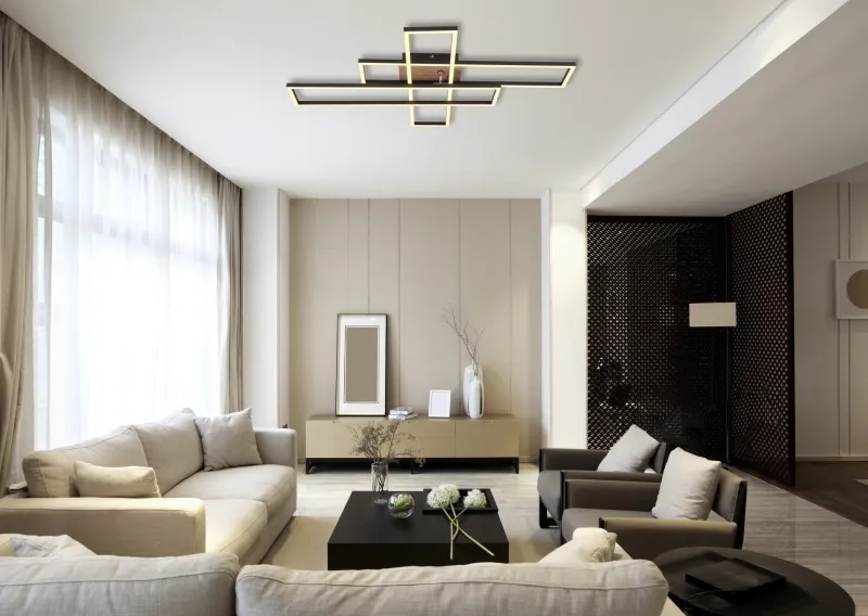 Dakari 100cm Sort plafond Fra Globo Lighting - Lampan &auml;r tillverkad av mattsvart metall i kombination med en m&ouml;rk MDF-tr&auml;look, vilket ger den en exklusiv och sofistikerad k&auml;nsla.