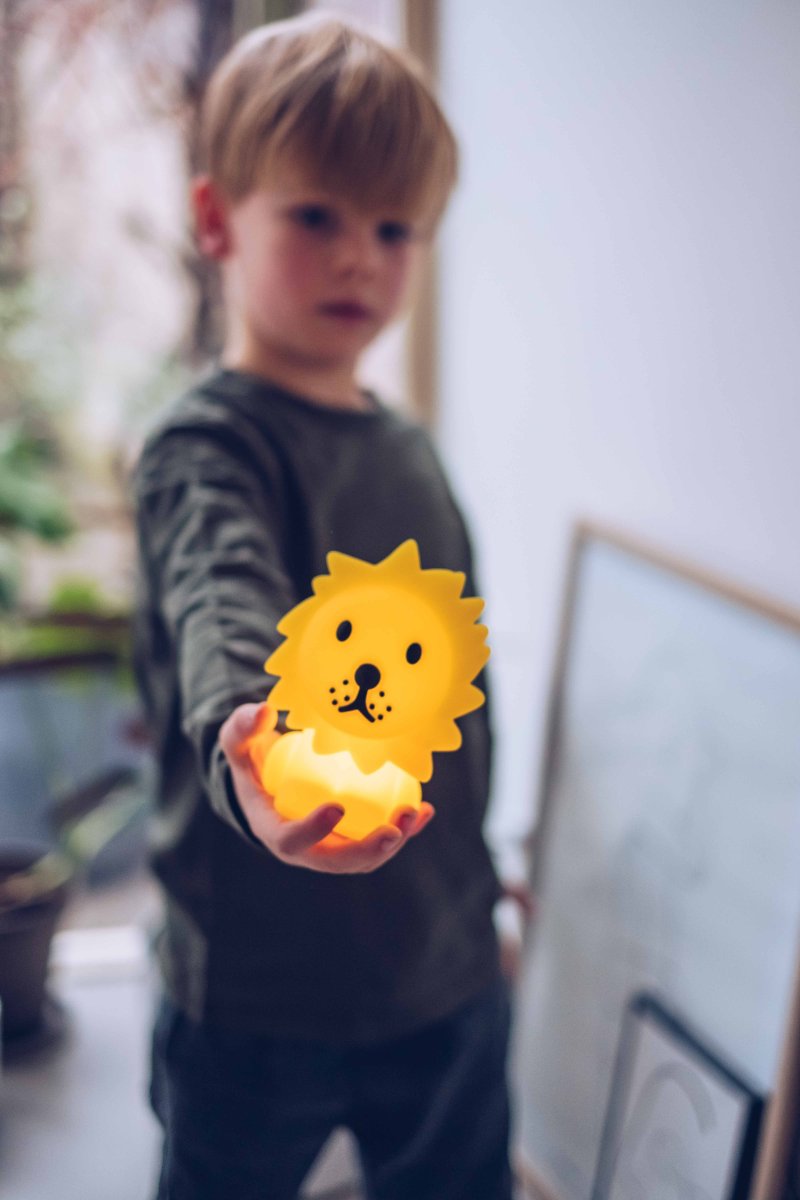 Bundle of Light - Lion Mini Gul børnelampe Fra Mr Maria - Tilf&oslash;j noget lys og gl&aelig;de til din dag og dit hjem med denne charmerende Lion-lampe.