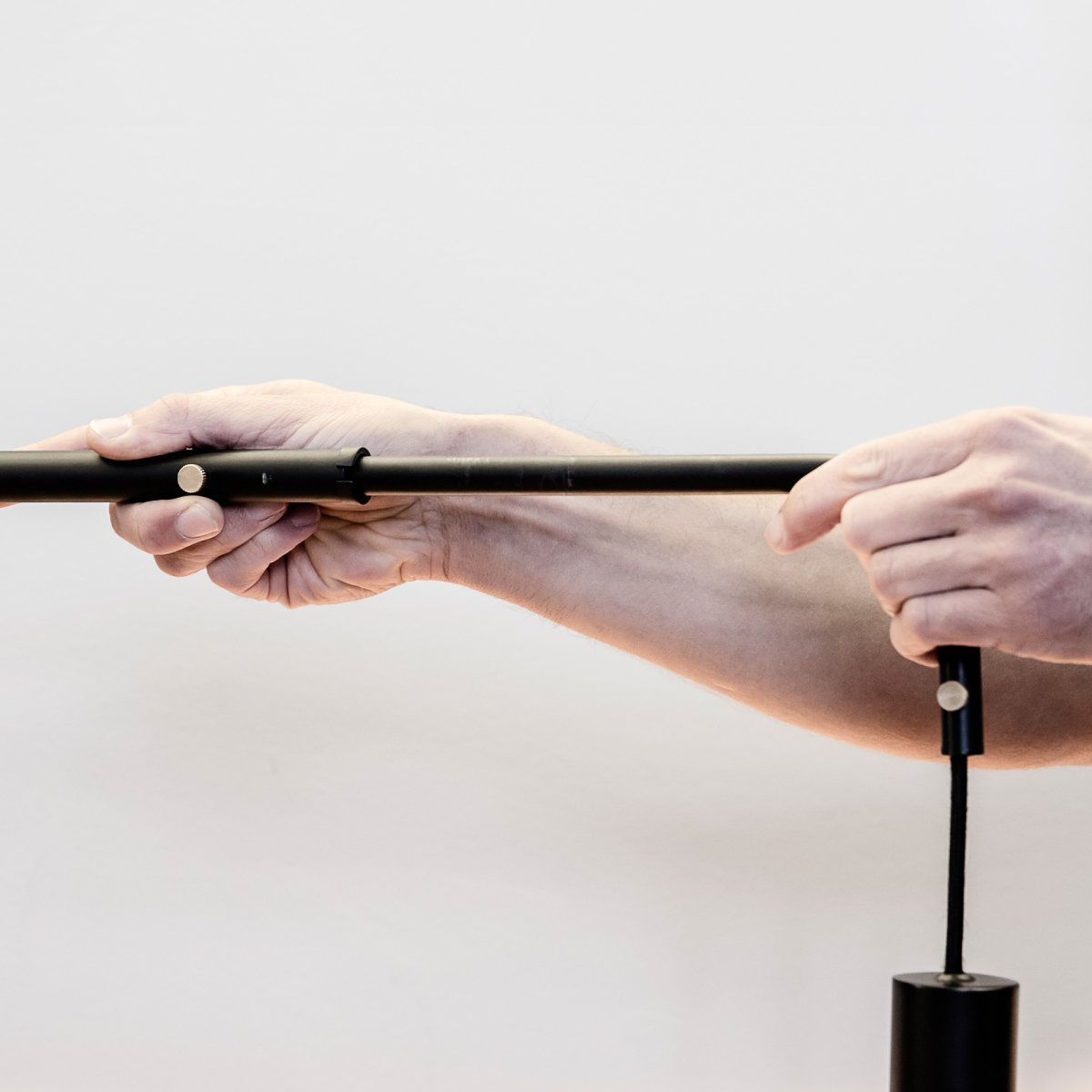 Whizz 70cm Guld væglampe Fra Faro Barcelona - Whizz er en designserie af Christoph Friedrich Wagner, der kombinerer moderne &aelig;stetik med eksklusive materialevalg.