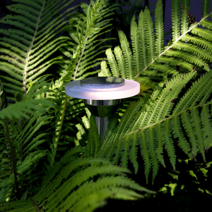 Ellips Sølv Fra Lightson - En stilren l&auml;gre pollare som passar om du vill skapa ledljus l&auml;ngs en g&aring;ng eller stig.