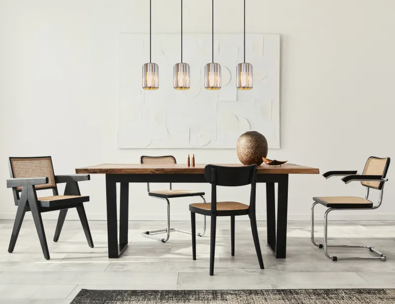 Run 88cm Røgfarvet loftslampe Fra Globo Lighting - Kombinationen av metall i tr&auml;utseende och de fyra sk&auml;rmarna med r&ouml;kf&auml;rgade K5-kristaller ger en harmonisk ljusspridning och en sofistikerad k&auml;nsla.